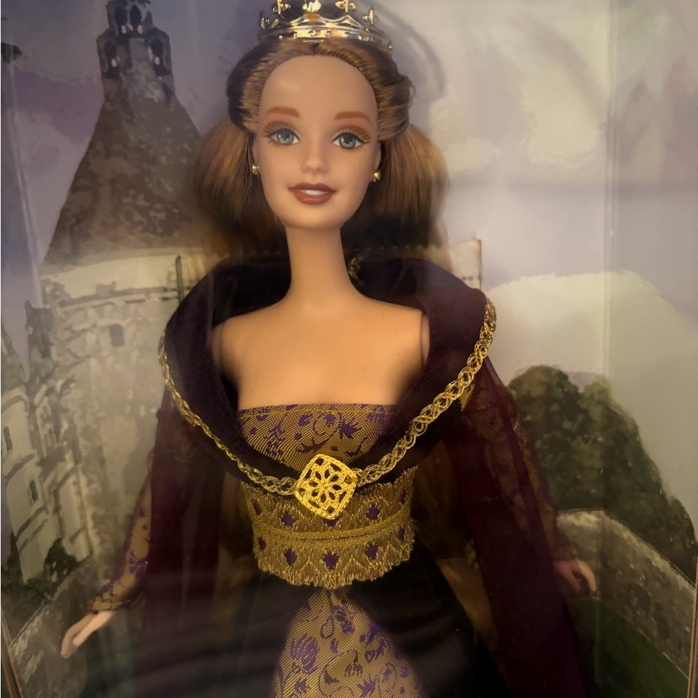 Princess of the French Court Barbie - Picture 2 of 3